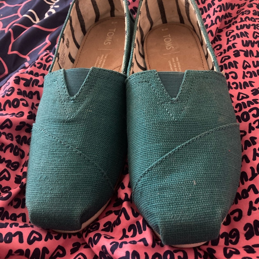 Teal colored size 8W Toms NWOT